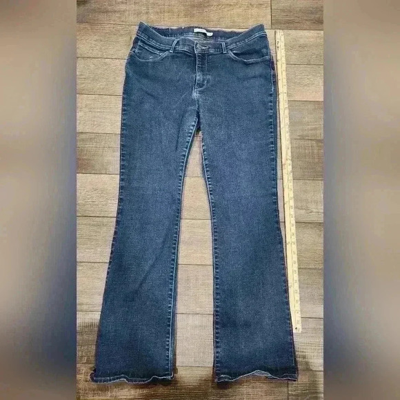 Signature by Levi Strauss Denim - Levi Strauss Jeans 33 Womens Red Tag Classic Boot Cut Blue Measures 33x29